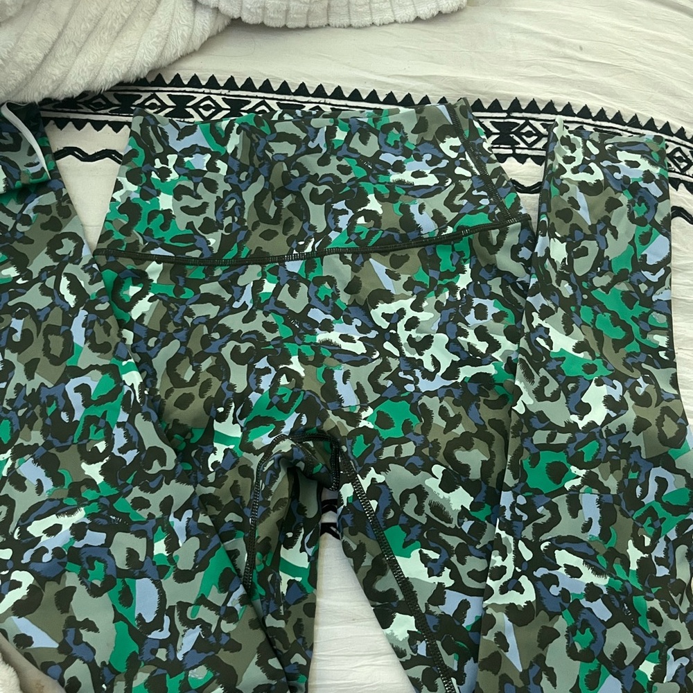 Aerie Blue and green leopard print leggings